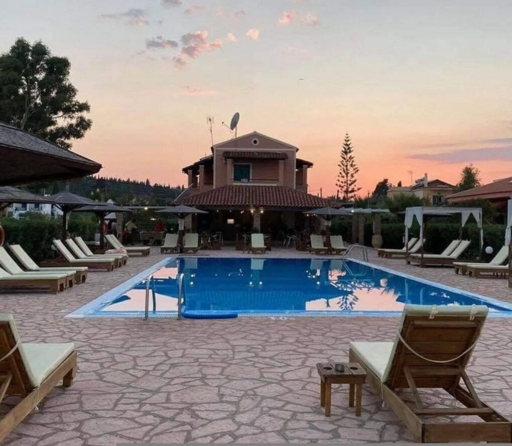 Отель Sunrise Apartments 2*